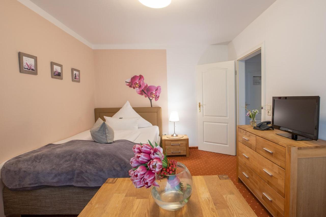 Seehotel Lindenhof Lychen Esterno foto