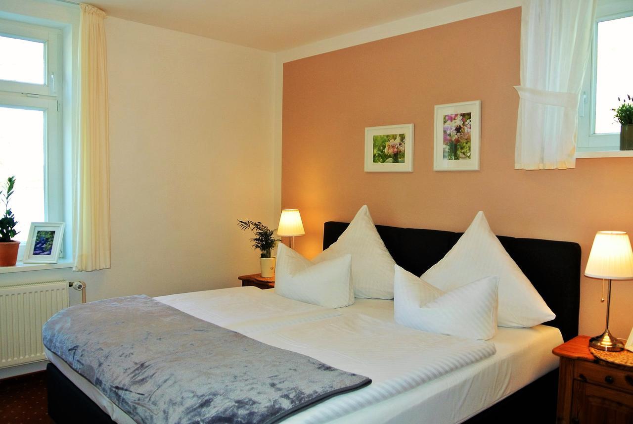 Seehotel Lindenhof Lychen Esterno foto